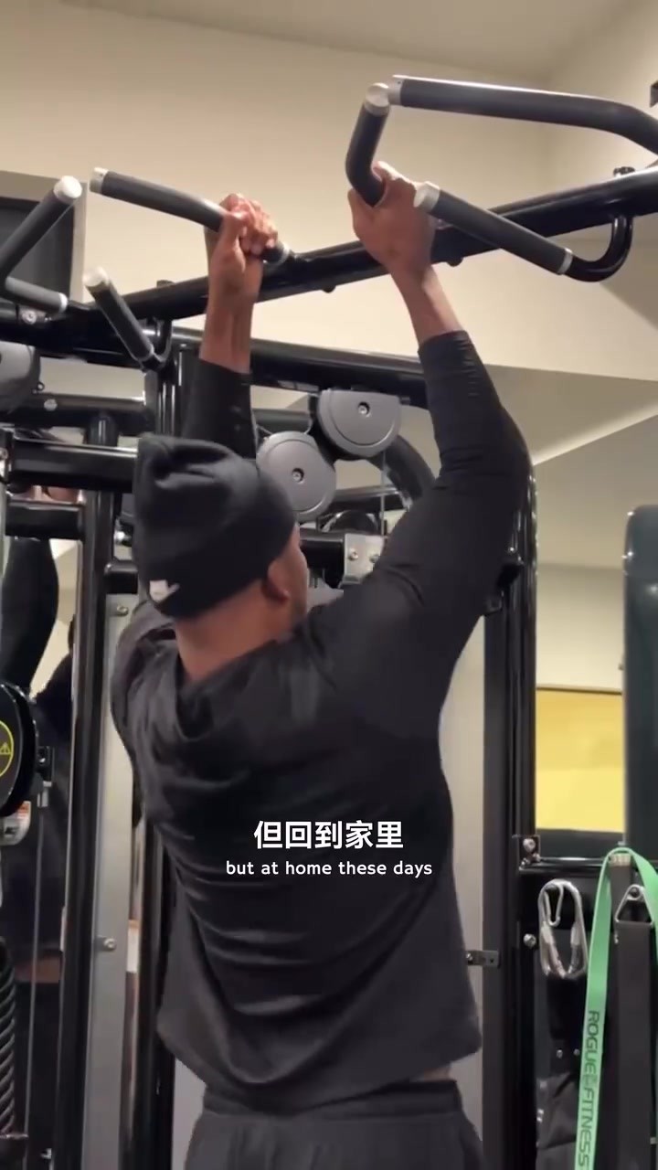 退役也没闲着！保罗带孩子一起带货~